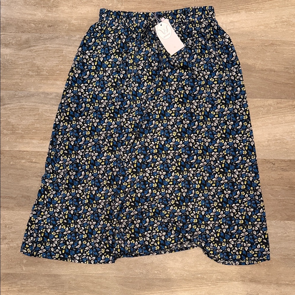 Chic Blue Floral Midi Skirt